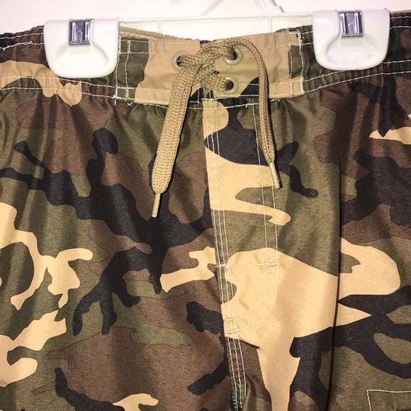 OP Boys camouflage swim trunks SIZE L 7-8 - Picture 2 of 6